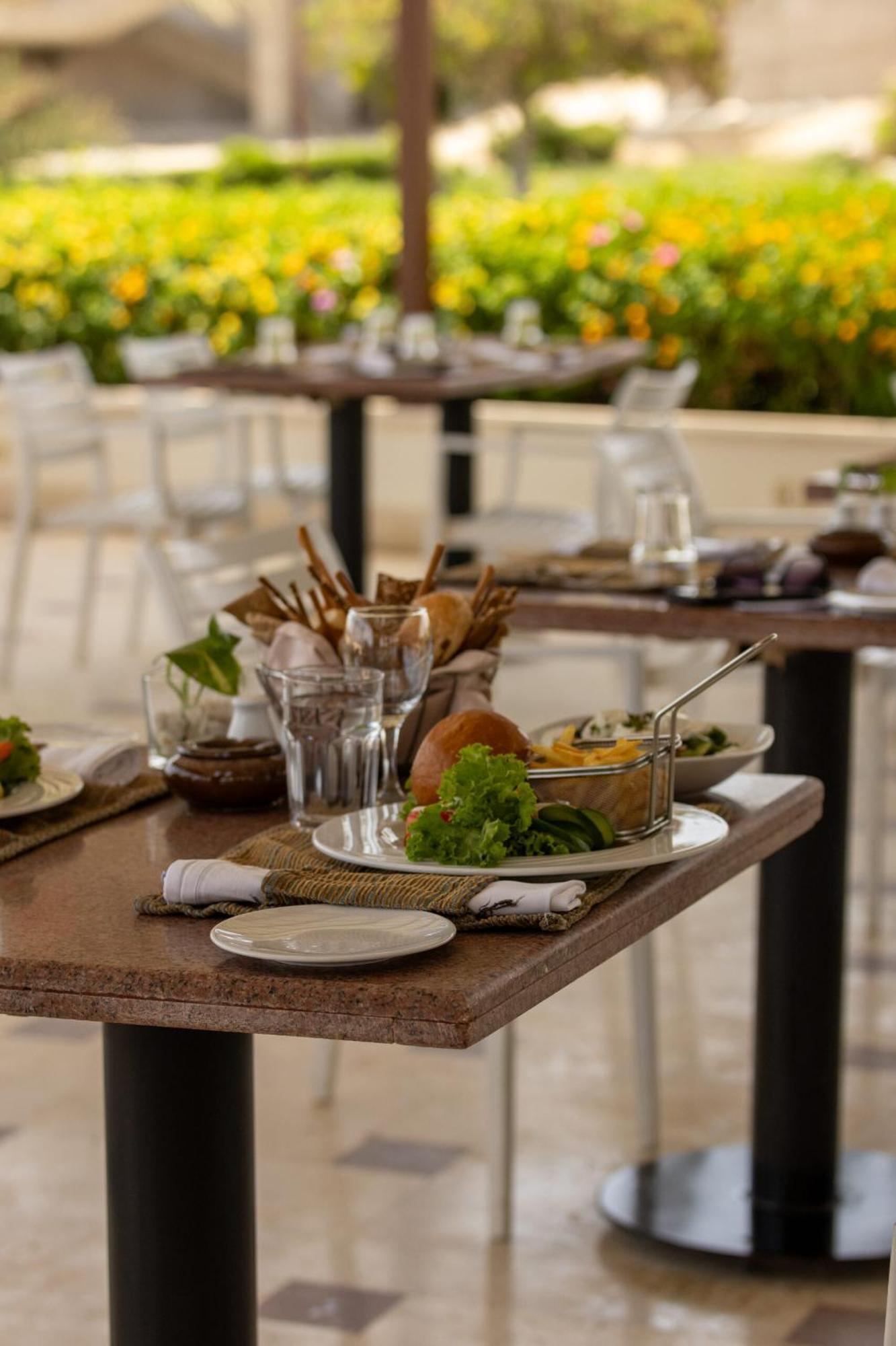 Concorde Moreen Beach Resort Abu Dabab Εξωτερικό φωτογραφία